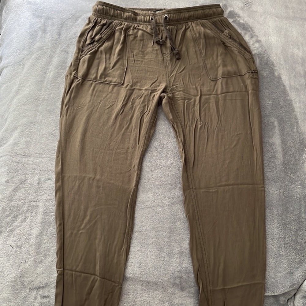 This pair of pants are very comfortable.